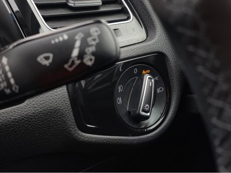 2019 Volkswagen Golf 1.4 TSI  VIRTUAL CLOCKS  REVERSE CAMERA - NAVIGATION - CARPLAY - ANDROID AUTO-   - DISCOVER PRO €18,950 thumbnail