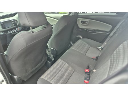 2016 Toyota Vitz - thumbnail 14