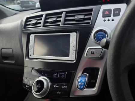 2013 Toyota Prius Alpha - thumbnail 13