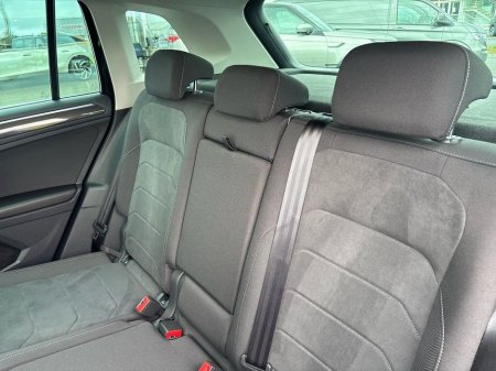 2022 Volkswagen Tiguan 2.0 TDI 150HP Elegance €34,975 thumbnail