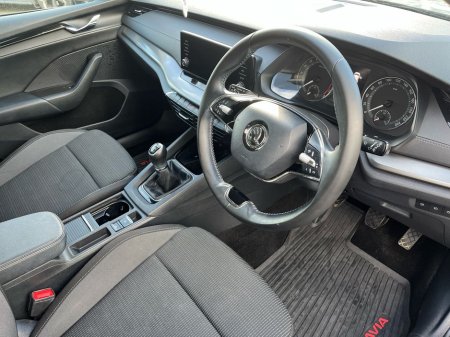 2022 Skoda Octavia - thumbnail 6