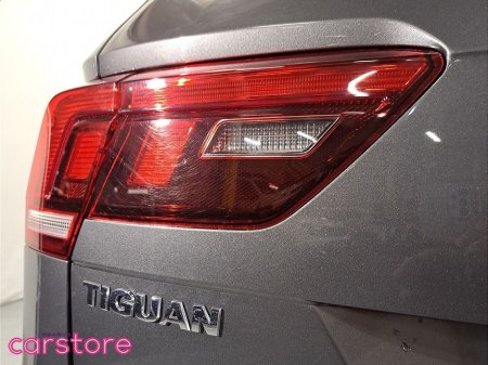 2017 Volkswagen Tiguan - thumbnail 19