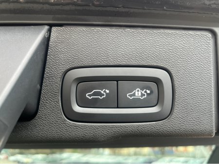 2023 Volvo XC60 T6 PHEV PLUS DARK AWD 2.0 PETROL //PANORAMIC GLASS ROOF//FULL LEATHER HEATED SEATS//ADAPTIVE CRUISE CONTROL// thumbnail