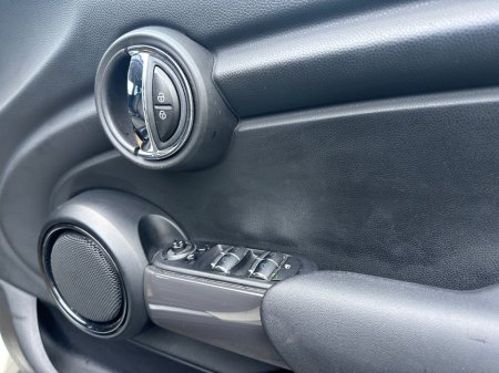 2014 MINI Hatch  €10,950 thumbnail