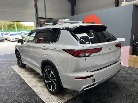 2024 Mitsubishi Outlander - photo 4
