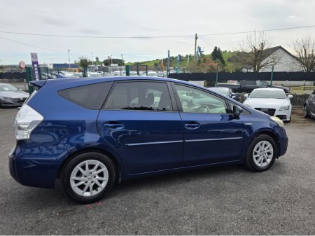 2013 Toyota Prius Alpha - thumbnail 6