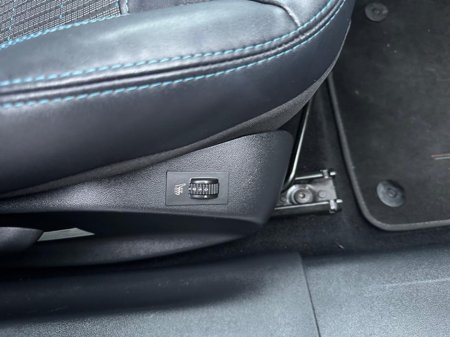 2016 Peugeot 2008 1.2 Petrol Compact SUV Automatic 2016 (1880) €9,995 thumbnail