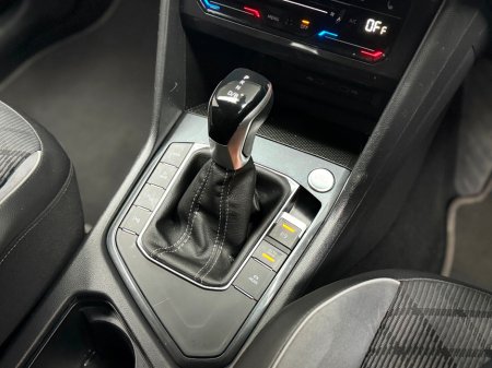 2023 Volkswagen Tiguan R-LINE TSI DSG €31,990 thumbnail