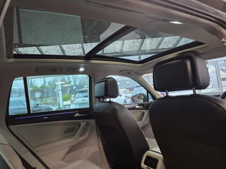 2021 Volkswagen Tiguan ELEGANCE 2.0 TDI MANUAL 6SPEED FWD 150HP 5 5DR €33,950 thumbnail