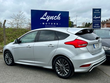 2017 Ford Focus - thumbnail 6