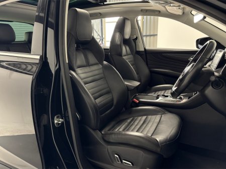 2021 MG HS EXCLUSIVE PHEV AUTO**PANORAMIC ROOF**DIGITAL DASH**TOUCH SCREEN APPLE CAR PLAY**MULTIFUNCTIONAL STEERING WHEEL**HEATED LEATHER SEATS**ELECTRIC SEATS**ELECTRIC FOLDING MIRRORS**ELECTRIC TAILGATE** €24,995 thumbnail