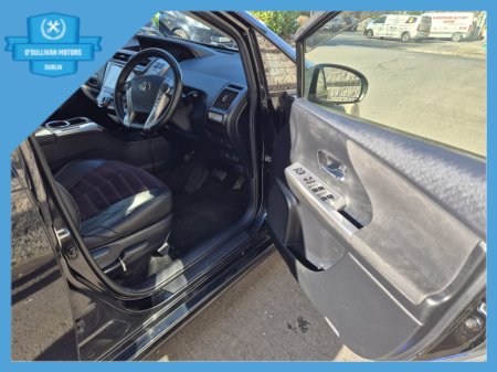 2016 Toyota Prius - thumbnail 9