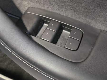 2022 Tesla Model Y Long-Range Dual Motor AWD €29,950 thumbnail