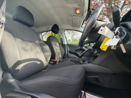 2017 Peugeot 208 - thumbnail 8
