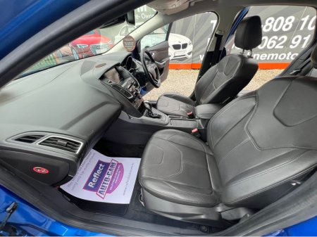 2015 Ford Focus - thumbnail 13