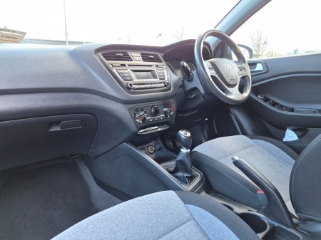 2017 Hyundai i20 1.2 Deluxe €7,999 thumbnail