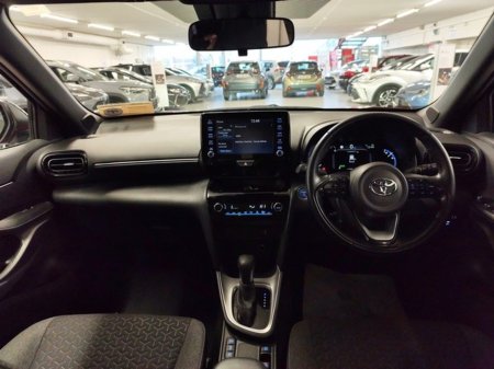 2023 Toyota Yaris Cross LUNA SPORT €29,950 thumbnail