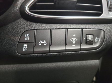 2019 Hyundai i30 Fastback Executive Petrol 5DR €12,750 thumbnail