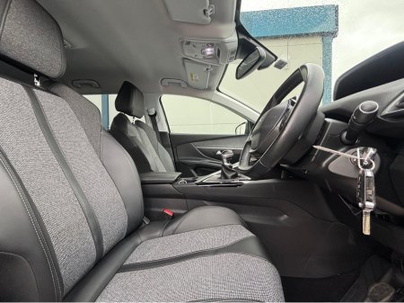 2020 Peugeot 5008 - thumbnail 8