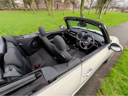 2015 MINI Convertible ZM32 2DR ONE €11,950 thumbnail