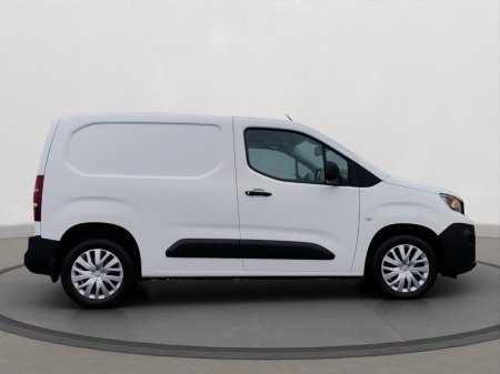 2020 Peugeot Partner  €10,995 thumbnail