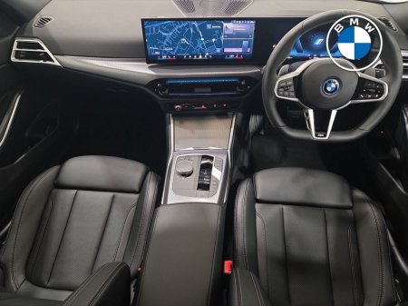 2025 BMW 3 Series - thumbnail 4