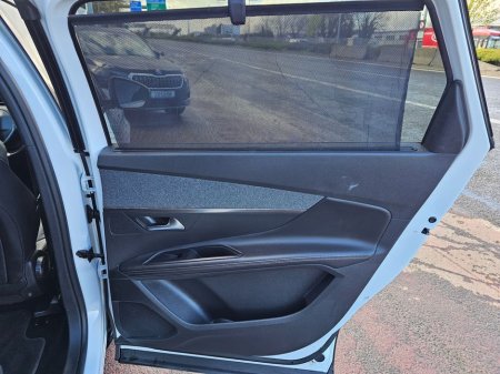 2018 Peugeot 5008 - thumbnail 17