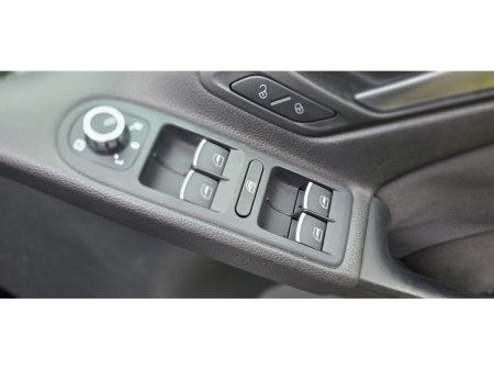 2010 Volkswagen Golf  €11,950 thumbnail