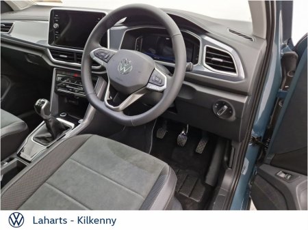 2025 Volkswagen T-Roc STYLE 75 PLUS 2.0TDI 116HP €40,950 thumbnail