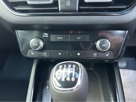 2025 Skoda Kamiq SEL Petrol 1.0 TSI 115HP €27,995 thumbnail