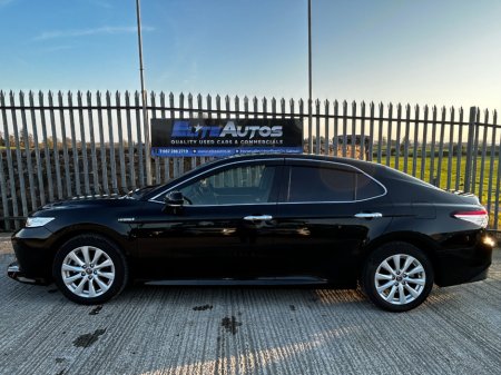 2019 Toyota Camry - thumbnail 4