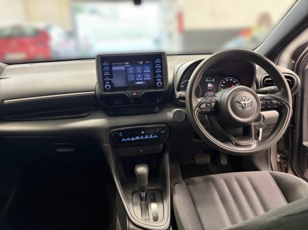 2020 Toyota Yaris - thumbnail 16