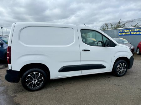 2019 Peugeot Partner ACTIVE 1.6 BLUEHDI 650KG ** 3 SEATER ** 1 OWNER IRISH VEHICLE **  FULL MAIN DEALER HISTORY ** NEW MODEL ** PRICE PLUS VAT ** €7,995