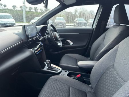 2024 Toyota Yaris Cross YARIS CROSS LUNA SPORT thumbnail