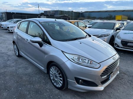 2016 Ford Fiesta - thumbnail 1