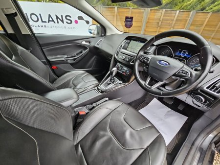 2017 Ford Focus - thumbnail 16