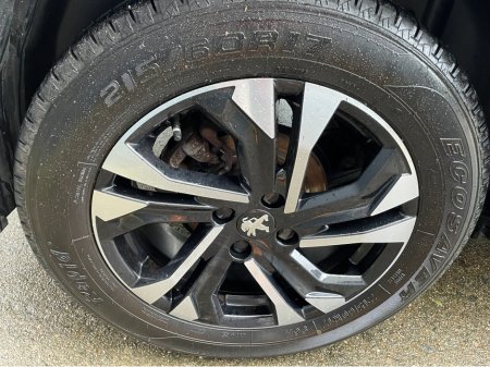 2021 Peugeot 2008 ALLURE 1.2 100 5DR LOW KMS. AS NEW! €17,995 thumbnail