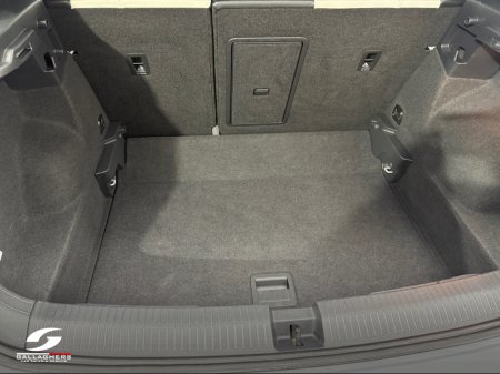 2022 Volkswagen T-Roc R-LINE 1.5 TSI D7F 150HP 5DR A €28,995 thumbnail