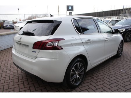 2017 Peugeot 308 - thumbnail 4