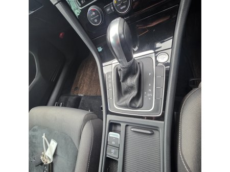 2017 Volkswagen Golf 1.4 TSI 3DR 150HP Highline €15,950 thumbnail