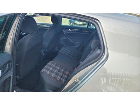 2014 Volkswagen Golf - thumbnail 14