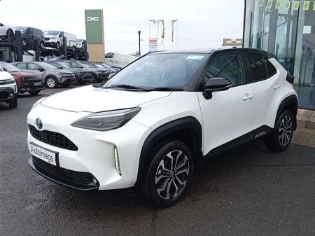 2024 Toyota Yaris Cross 1.5 Hybrid Luna Sport (Pearl white) €30,850 thumbnail