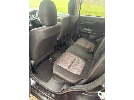 2013 Mitsubishi Outlander - thumbnail 9