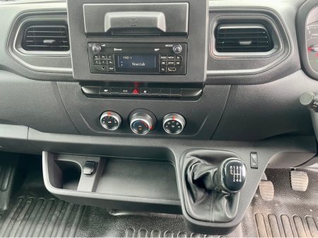 2021 Nissan NV400 - thumbnail 10