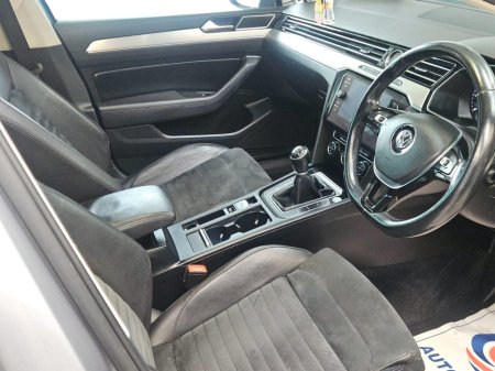 2018 Volkswagen Passat - thumbnail 16