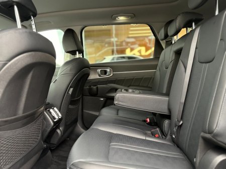 2025 Kia Sorento Plug in hybrid ( 7 Seats ) €59,995 thumbnail