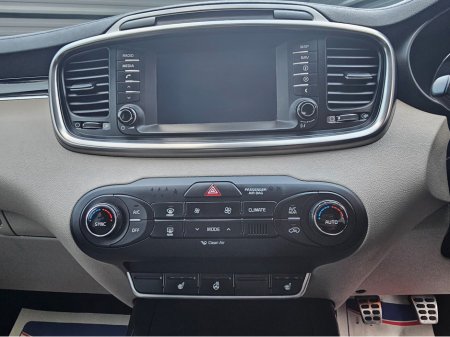 2016 Kia Sorento PLATINUM 5DR €12,950 thumbnail