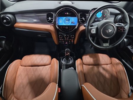 2023 MINI Hatch 3-Door Cooper Exclusive €30,950 thumbnail