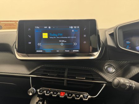 2022 Peugeot 2008 1.2 Puretech 100bhp Allure €21,950 thumbnail