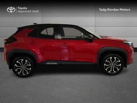 2023 Toyota Yaris Cross LUNA SPORT €29,950 thumbnail